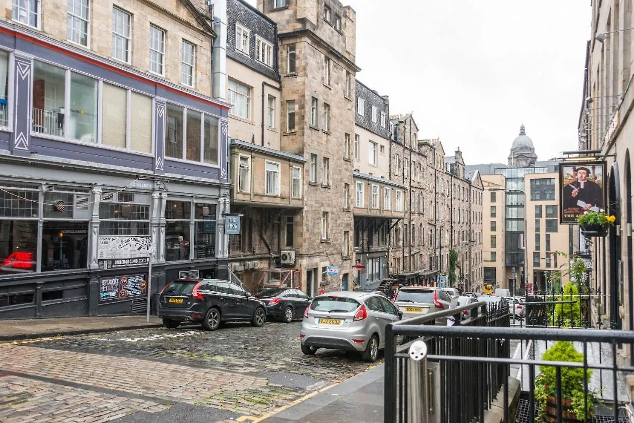 Bright And Modern 2 Bed Apartment Edinburgh